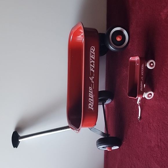 Set of 2, Radio Flyer Wagons. - Picture 2 of 9